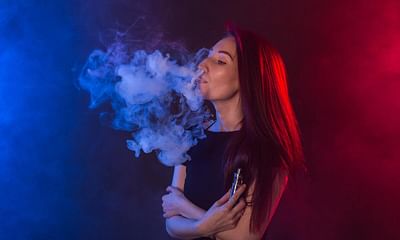 How long should you hold a vape hit in your lungs?